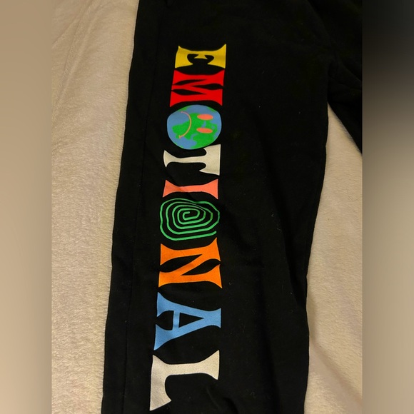 Emotional by broken promises - Picture 3 of 6